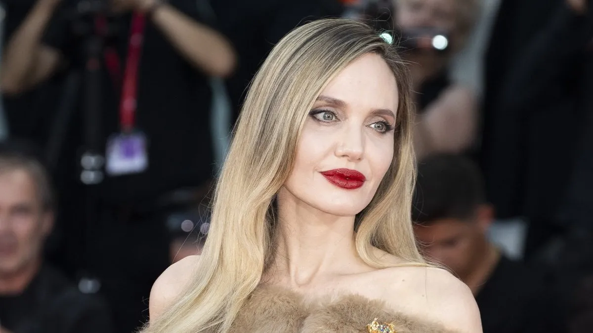 Angelina Jolie: Bana bu dünyadaki en iyi estetik doktorunu bulun
