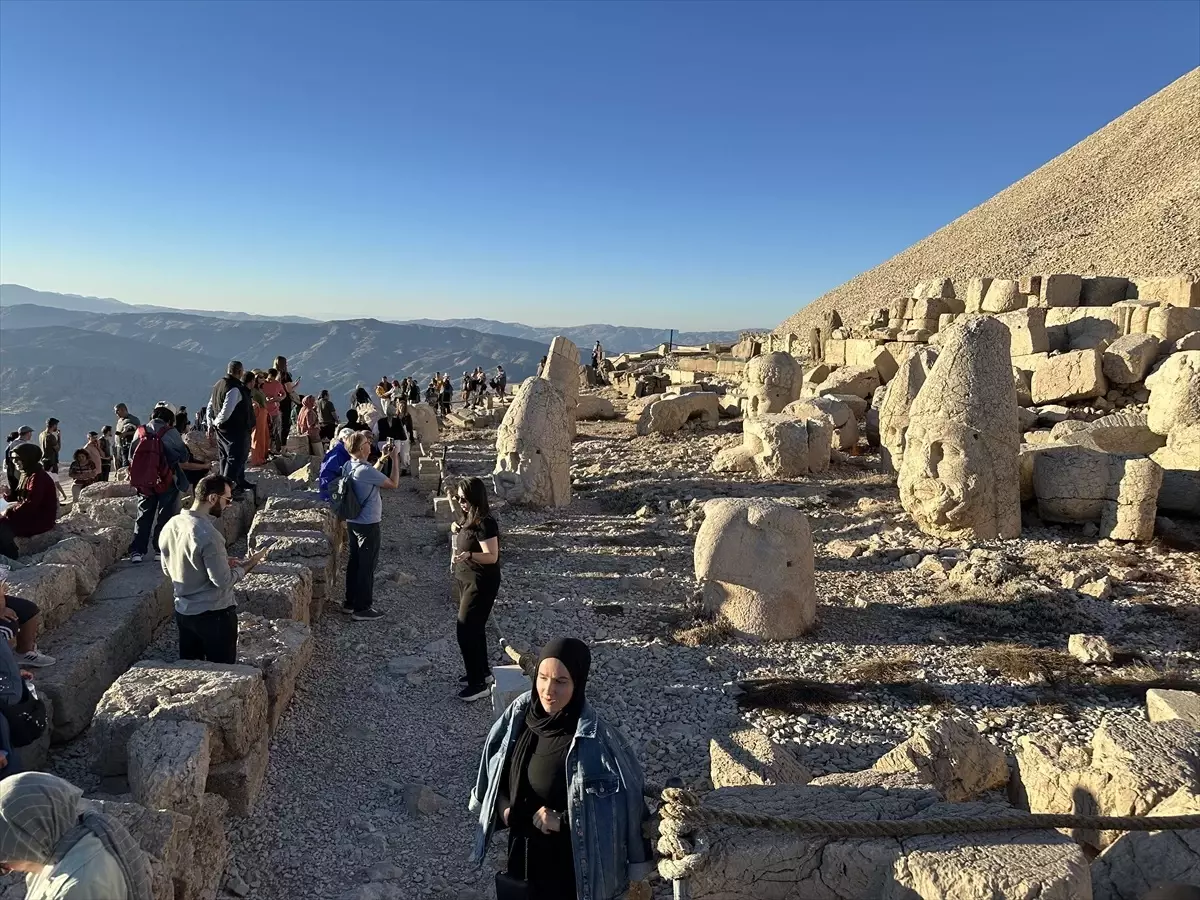 Öğrenciler Nemrut Dağı’nı Keşfetti