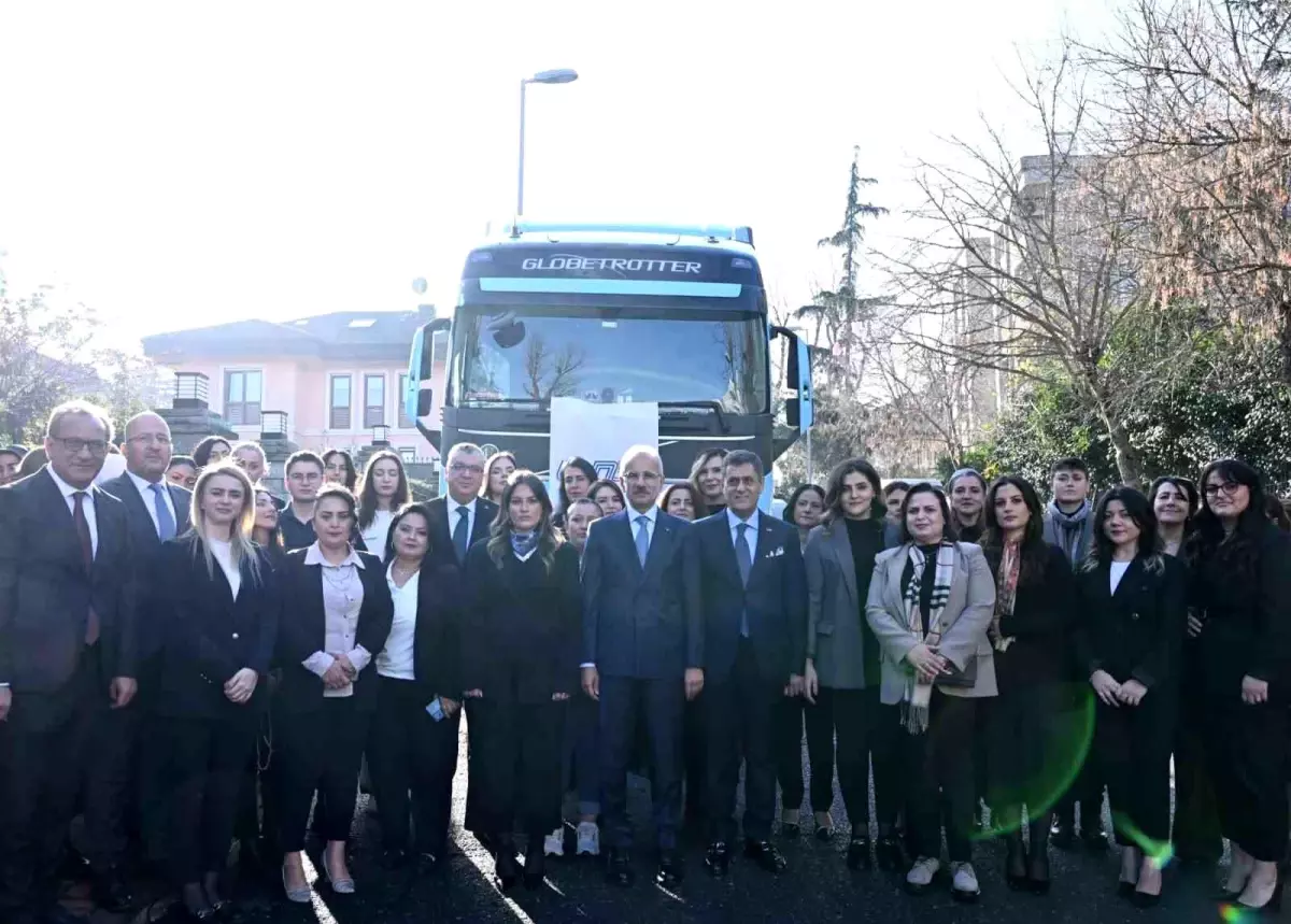 Bakan Uraloğlu’ndan Kadın Tır Şoförlerine Destek Projesi