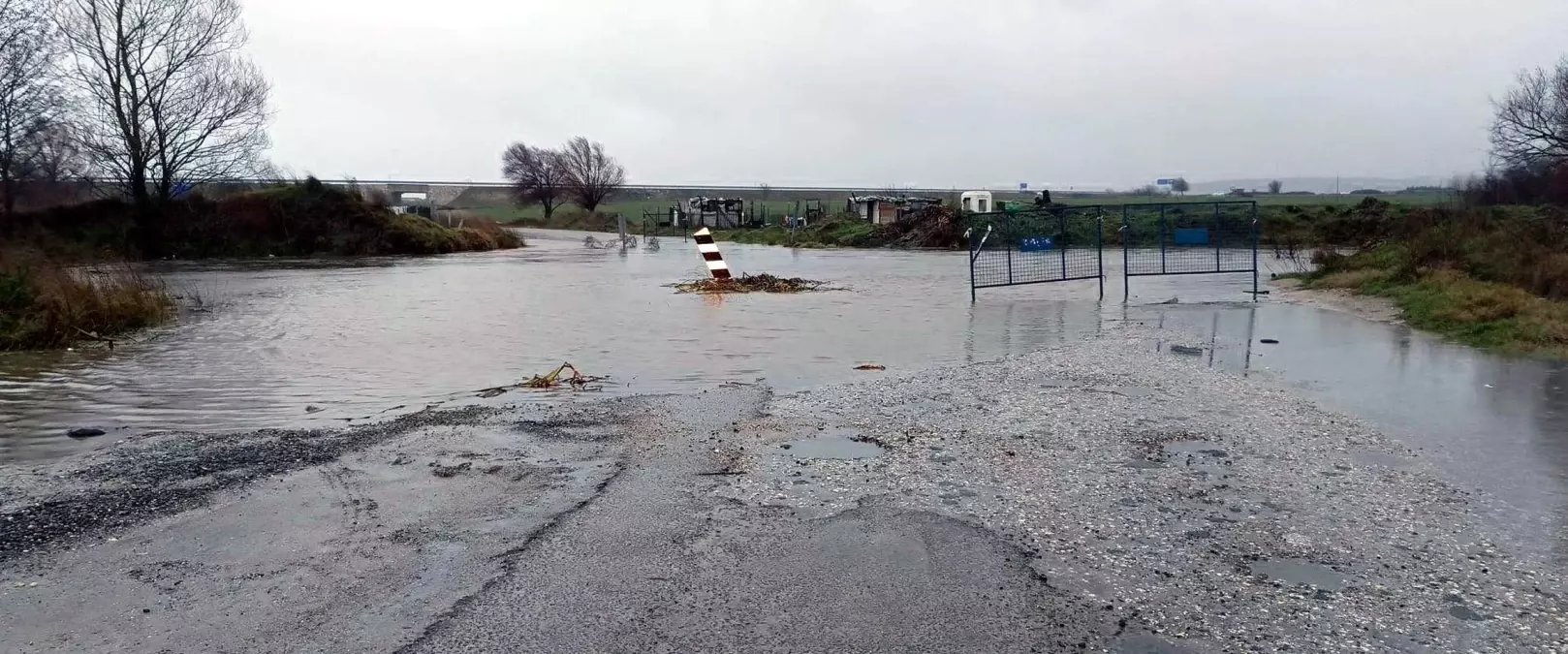 Tekirdağ’da Sağanak Yağış Dereyi Taşırdı