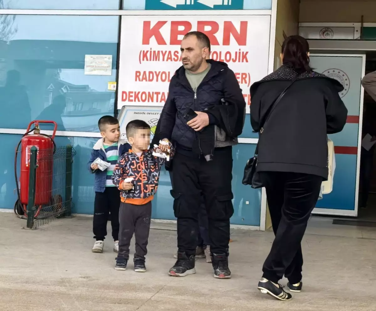 Bursa’da Çocuk Kapıya Sıkıştı, Parmağı Koptu