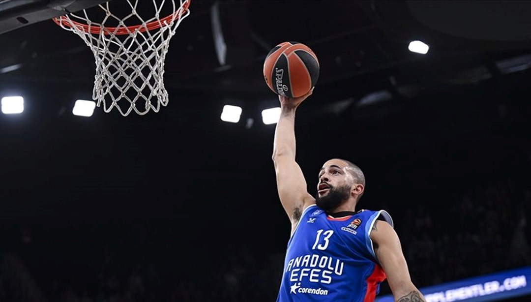Anadolu Efes-Maccabi Playtika maçı Letonya’da oynanacak